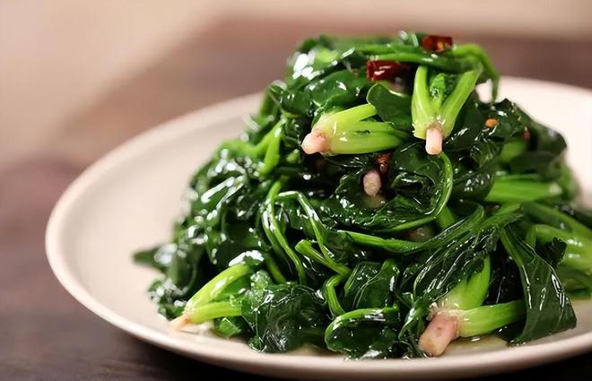 60岁老人炒菠菜未焯水致肾病恶化