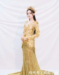 迪丽热巴金色鱼尾裙造型