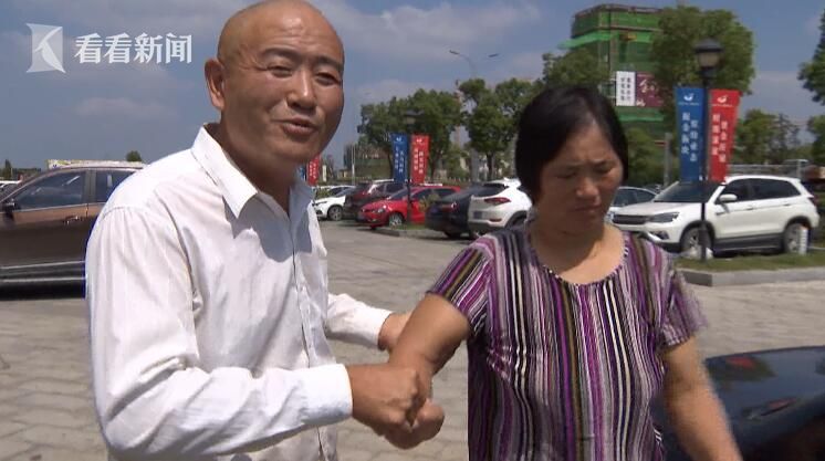 五旬阿姨开网约车：一天跑十几小时