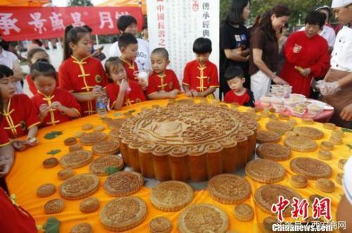各地民众“花样”过中秋
