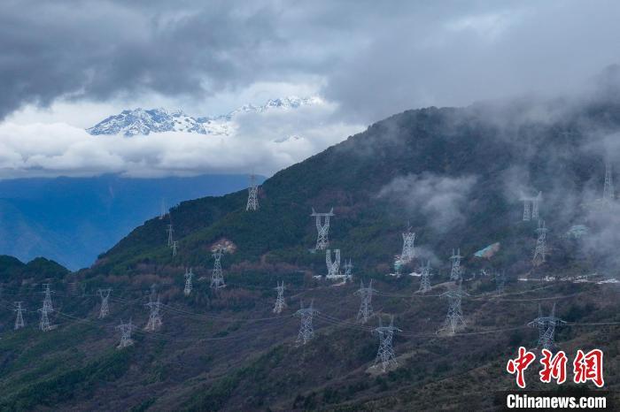 四川雅安暴雨已致8人遇难
