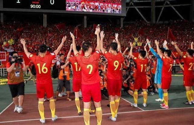 国足感谢所有球迷：永不放弃！