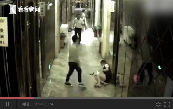 城管上班时间喝酒还打人？纪委介入