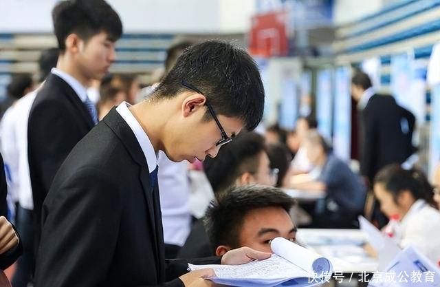 多省份明确：缴了社保也可以是应届生