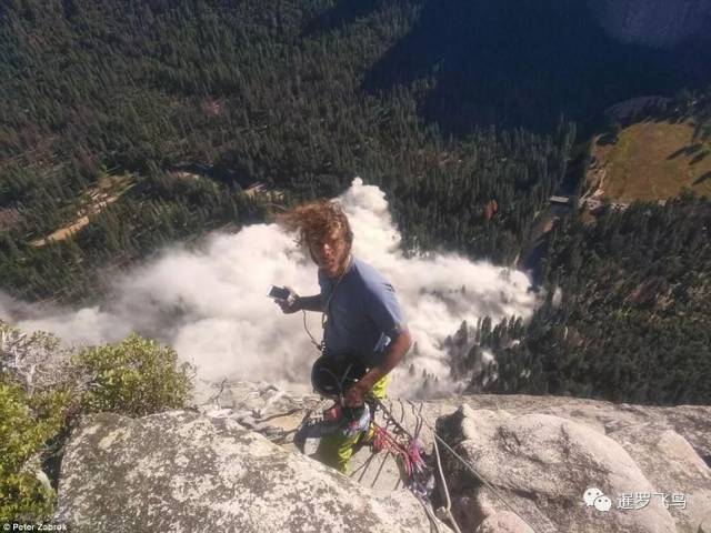 夫妇攀岩时身亡：妻子为救丈夫跳河