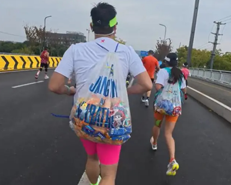 央视评苏州马拉松遭参赛者薅羊毛