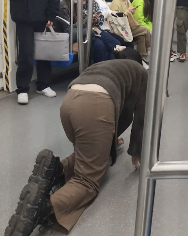 女子称地铁里遭陌生男凝视