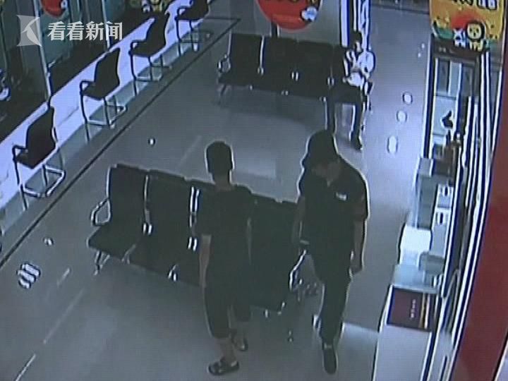女生买2份饭拿6双筷子被怒斥盗窃