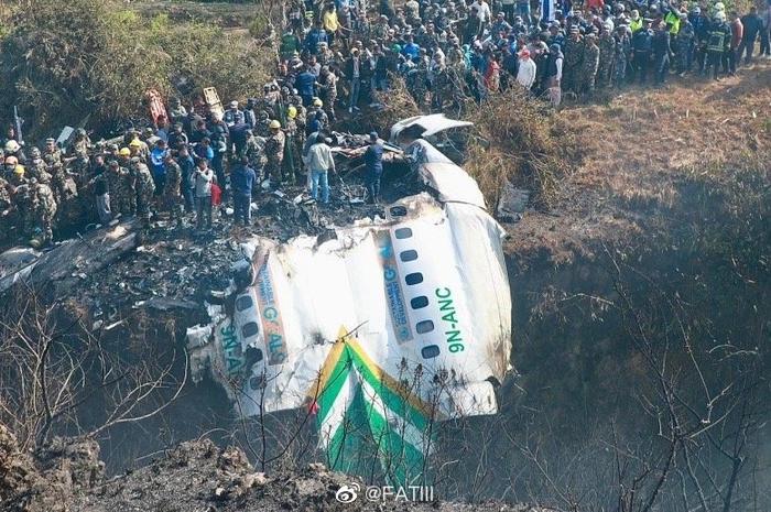尼泊尔一架客机坠毁致18人遇难