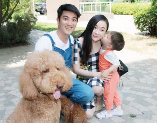 杜江霍思燕收养实验犬