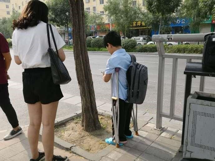 考生鞋有金属进不了考场