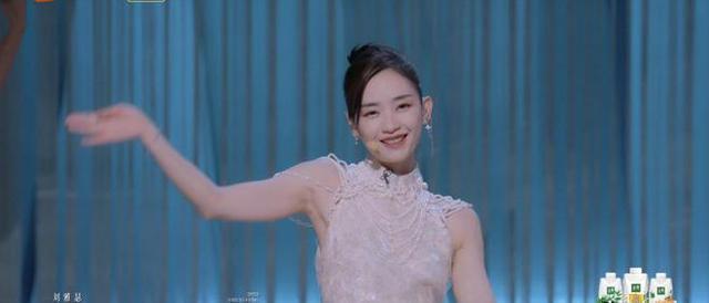 谢娜主持乘风决赛