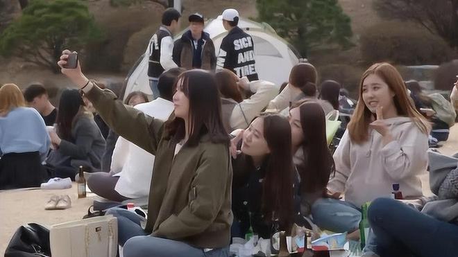 韩国年轻人开始流行不看脸约会