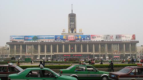 石家庄站出租车在哪个广场