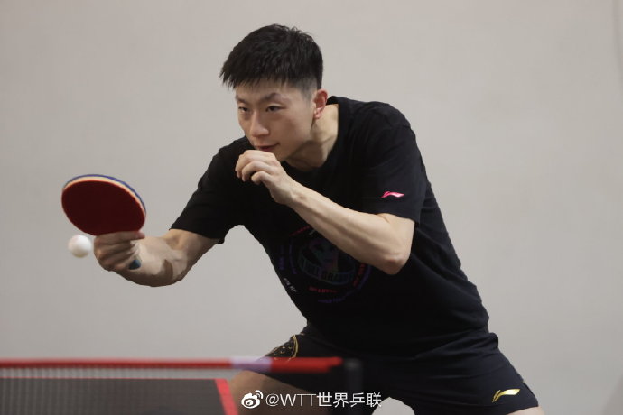 王楚钦该学学!马龙经常中途换拍训练